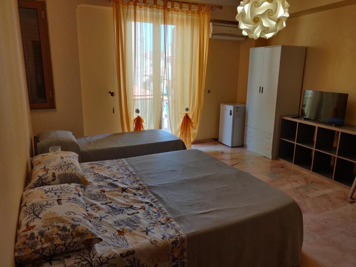 Bed & Breakfast Casa Vittoria Санто-Стефано-ди-Камастра Экстерьер фото